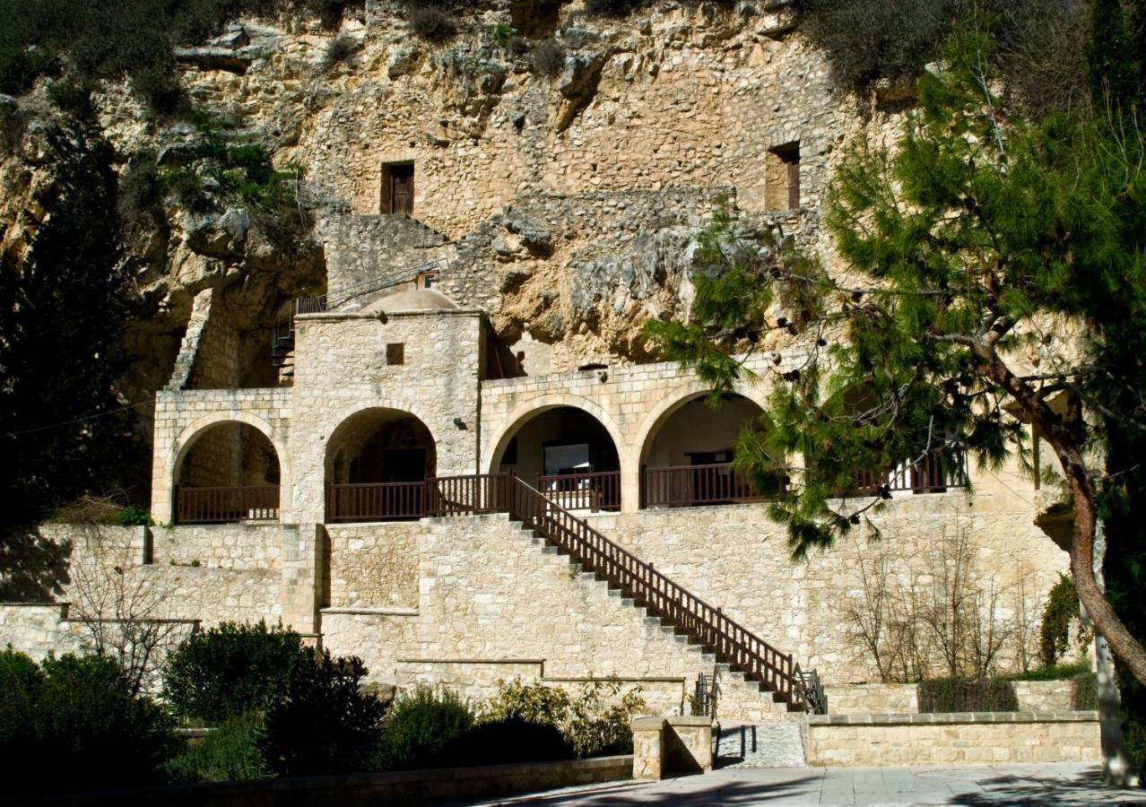 Stunning Apartment C106 With Balcony Looking Over Pool Peyia Exterior photo